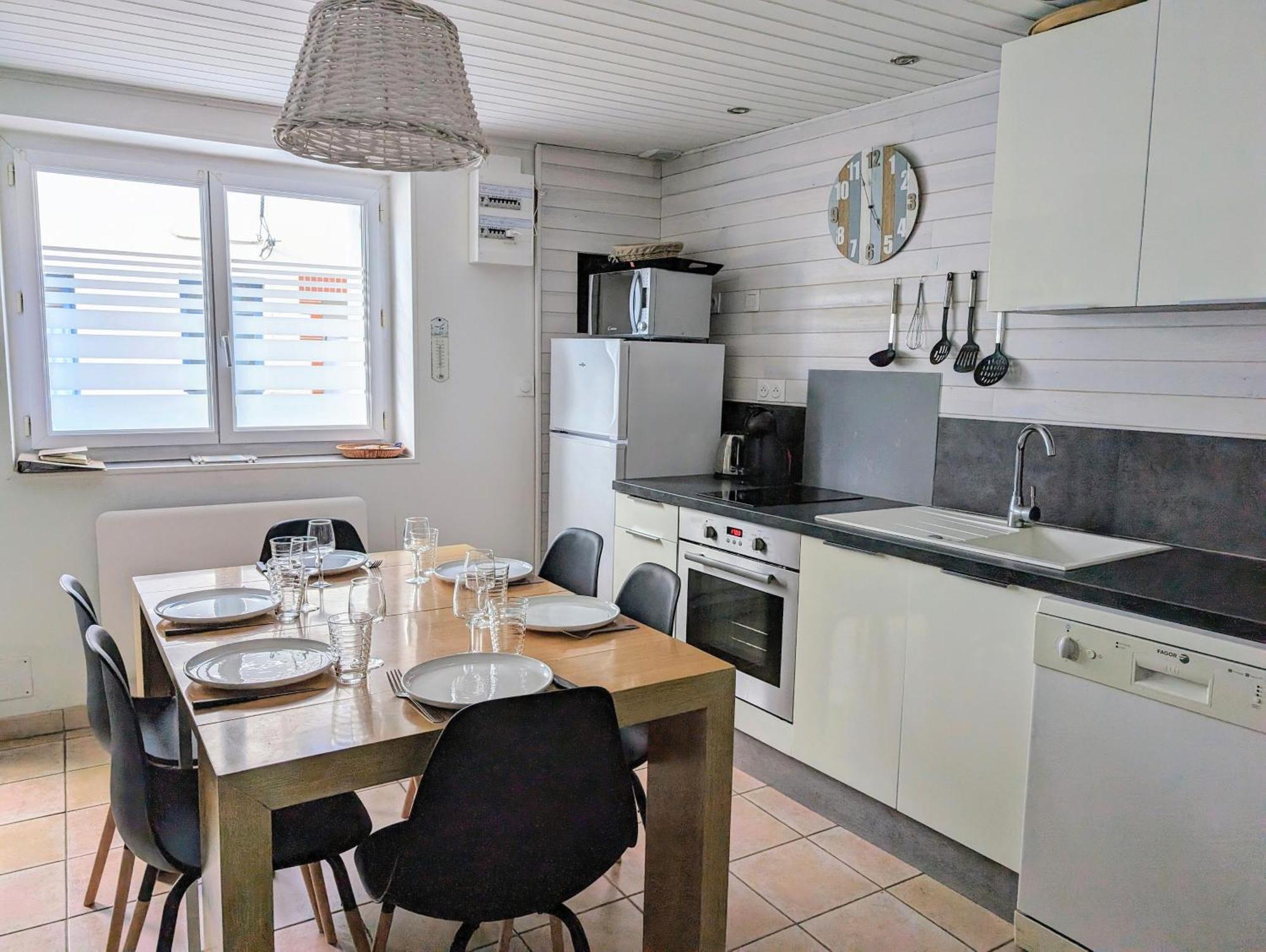 Agreable Maison Renovee En Hyper Centre Avec Patio Pornic Exteriér fotografie